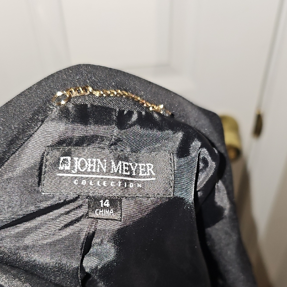 Sophisticated Black Women's Blazer with Gold Accents - Picture 7 of 7